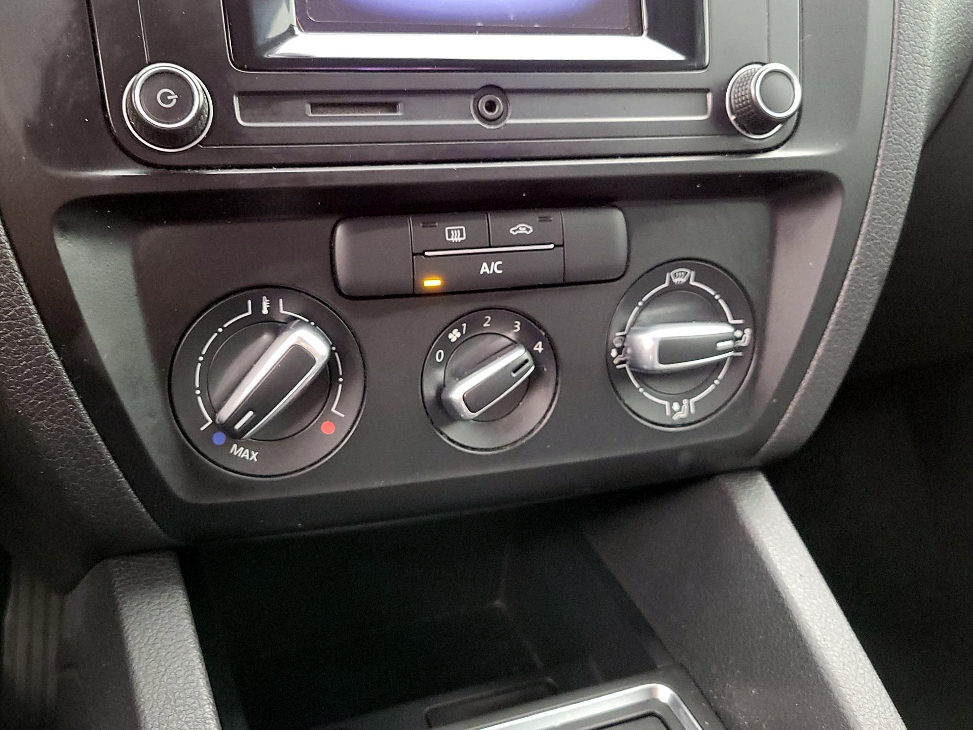 Thumbnail: 2017 Volkswagen Jetta - 16