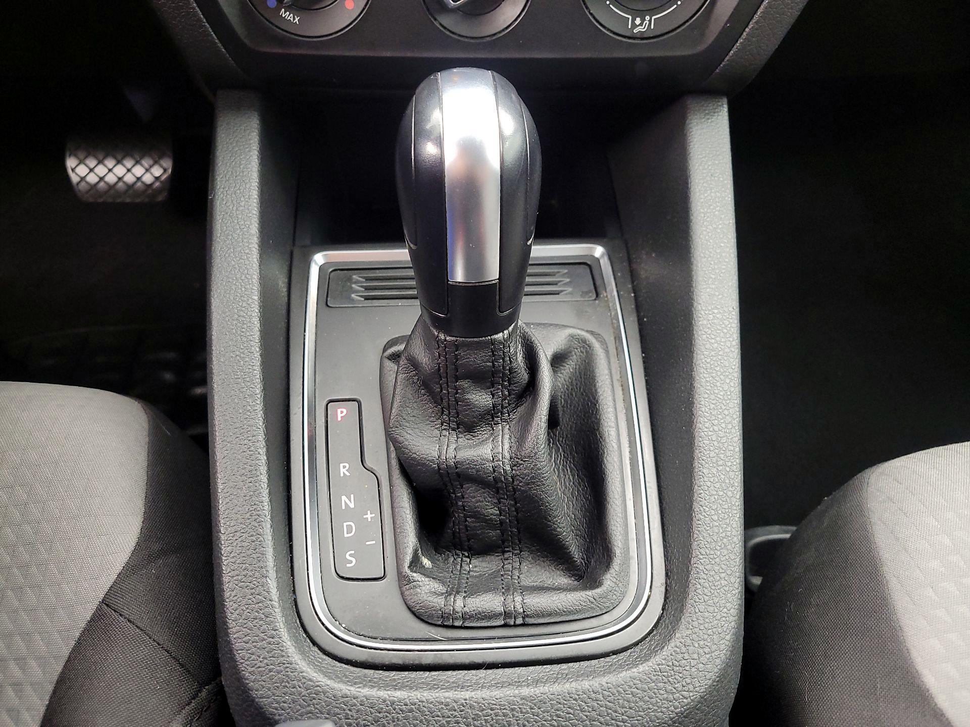 Thumbnail: 2017 Volkswagen Jetta - 17