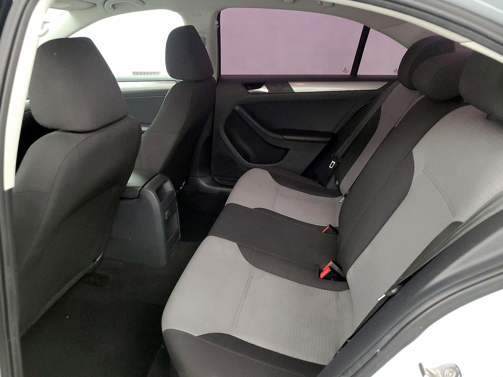 Thumbnail: 2017 Volkswagen Jetta - 19