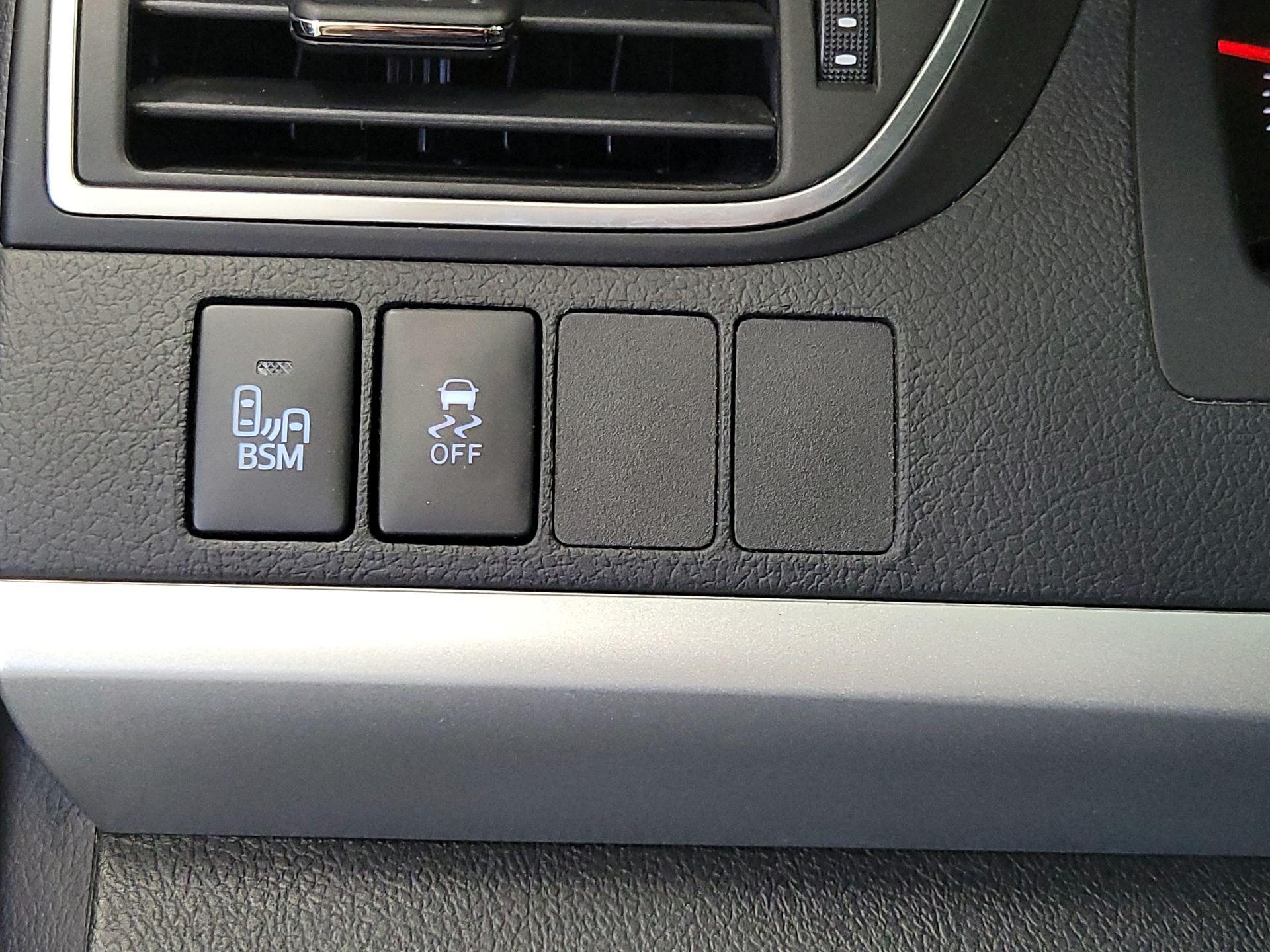 Thumbnail: 2016 Toyota Camry - 13