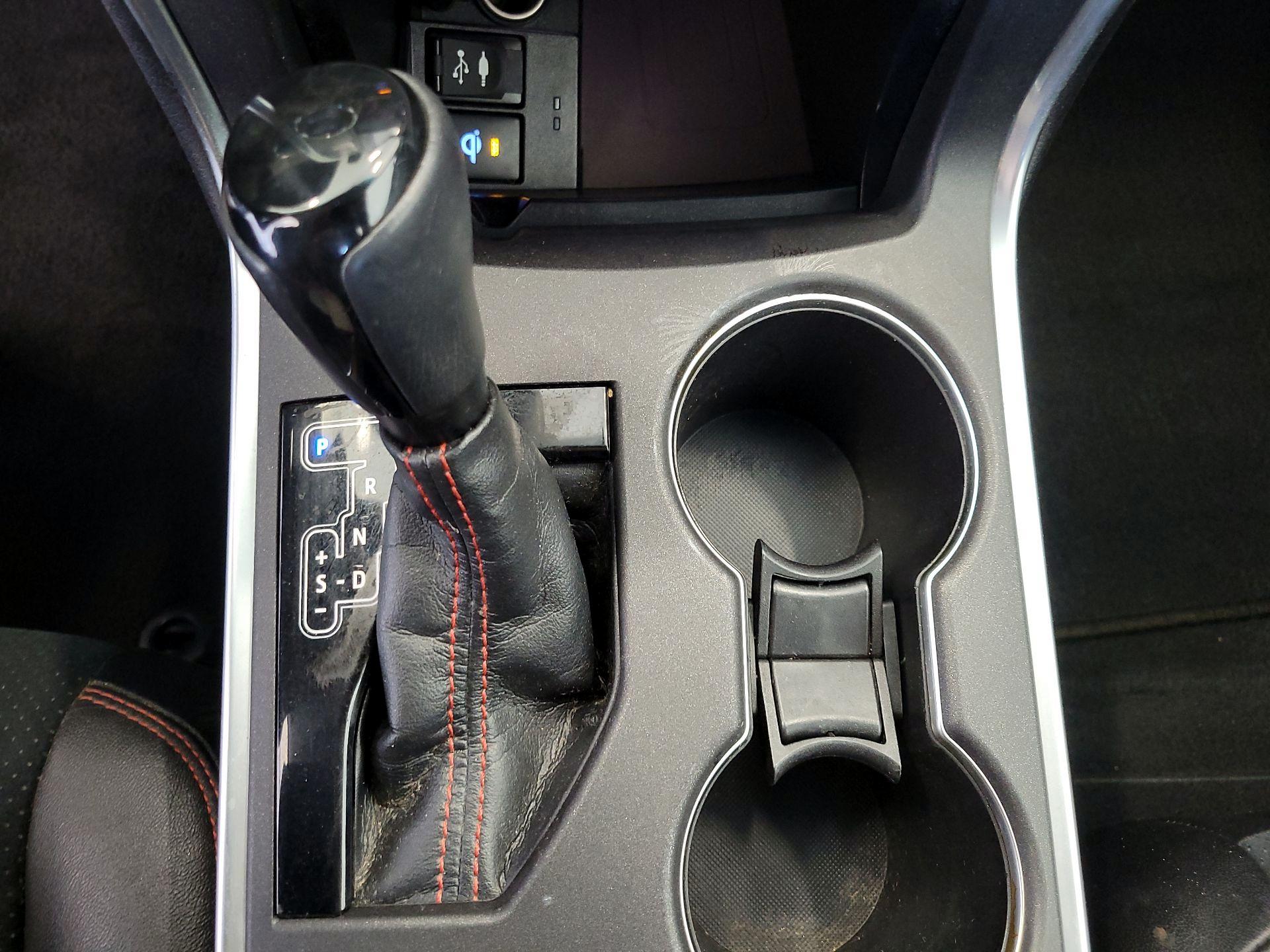 Thumbnail: 2016 Toyota Camry - 17