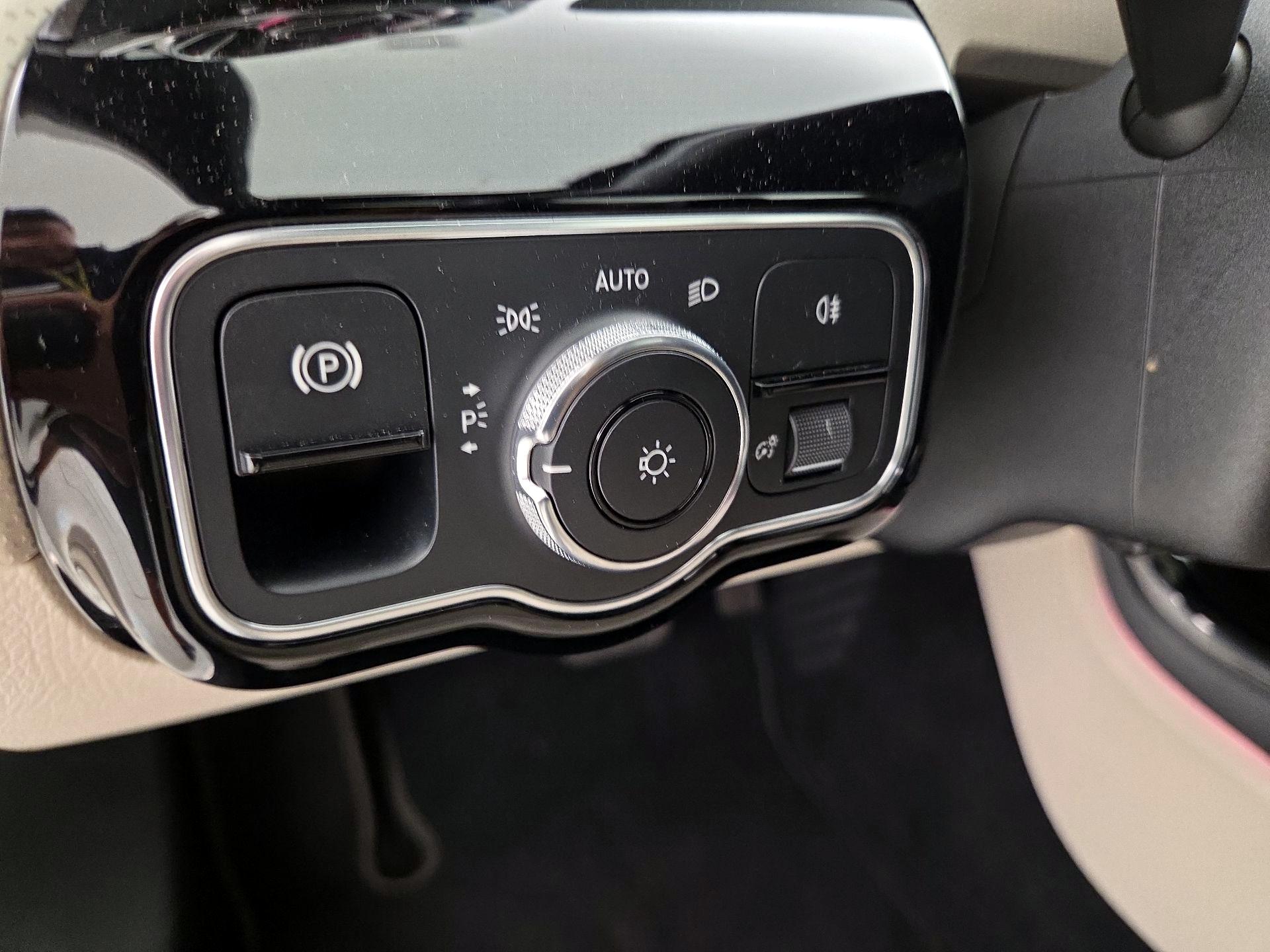 Thumbnail: 2020 Mercedes-Benz A-Class - 13