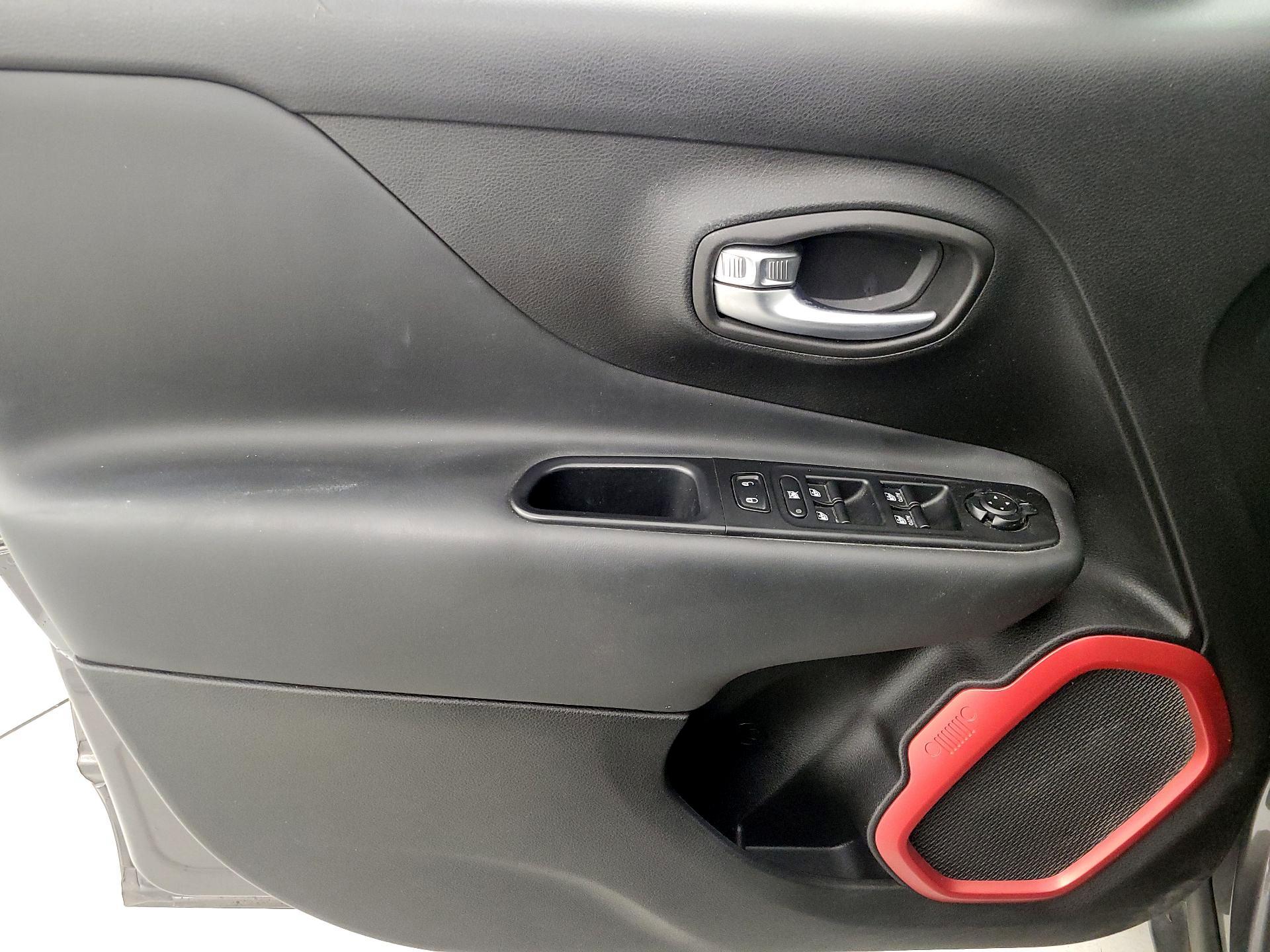 Thumbnail: 2017 Jeep Renegade - 12