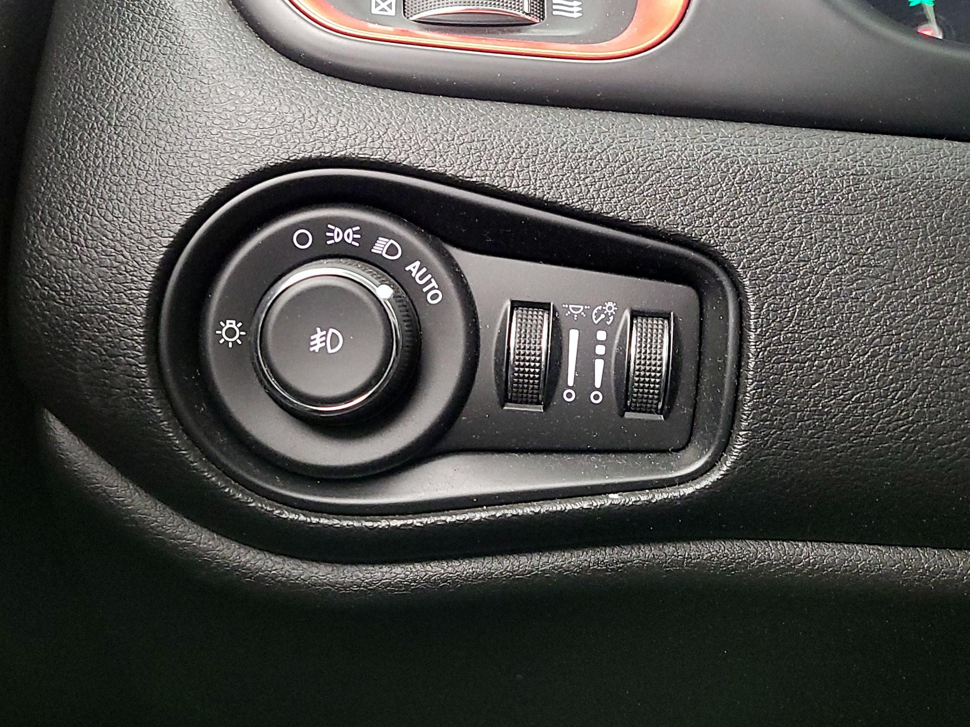 Thumbnail: 2017 Jeep Renegade - 13