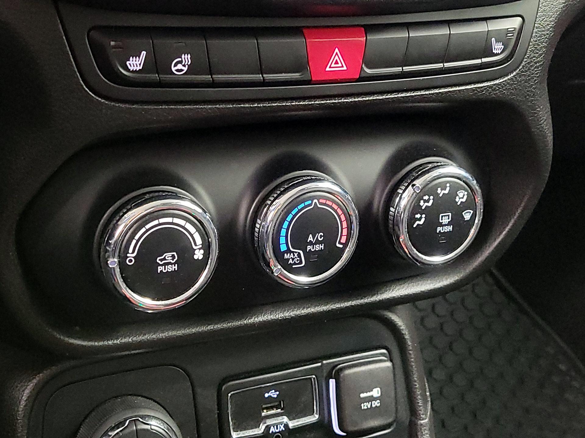 Thumbnail: 2017 Jeep Renegade - 17