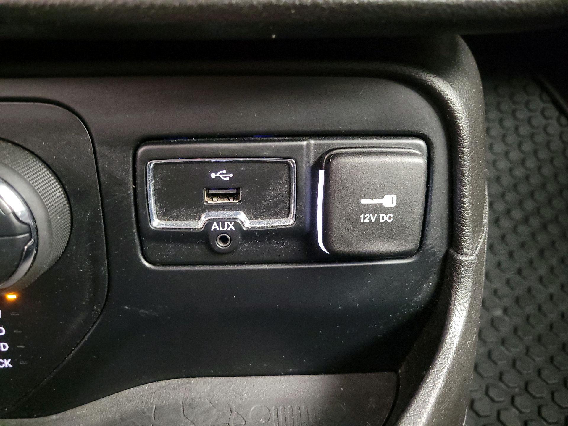 Thumbnail: 2017 Jeep Renegade - 19