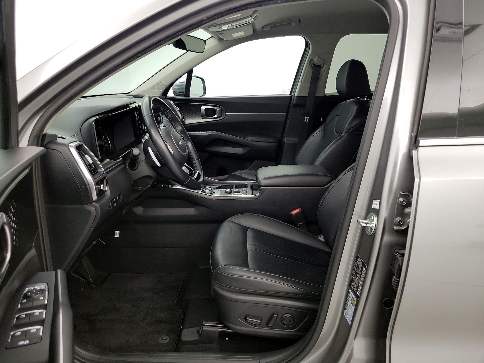 Thumbnail: 2023 Kia Sorento - 11