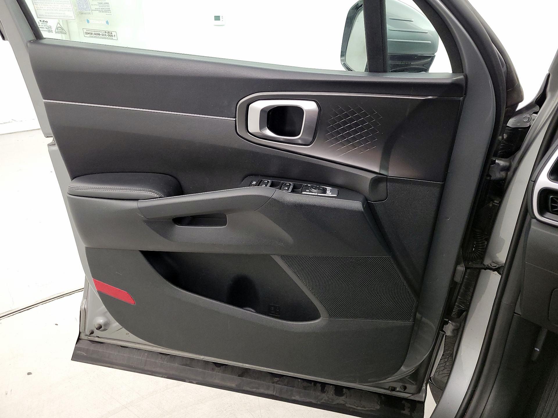 Thumbnail: 2023 Kia Sorento - 12