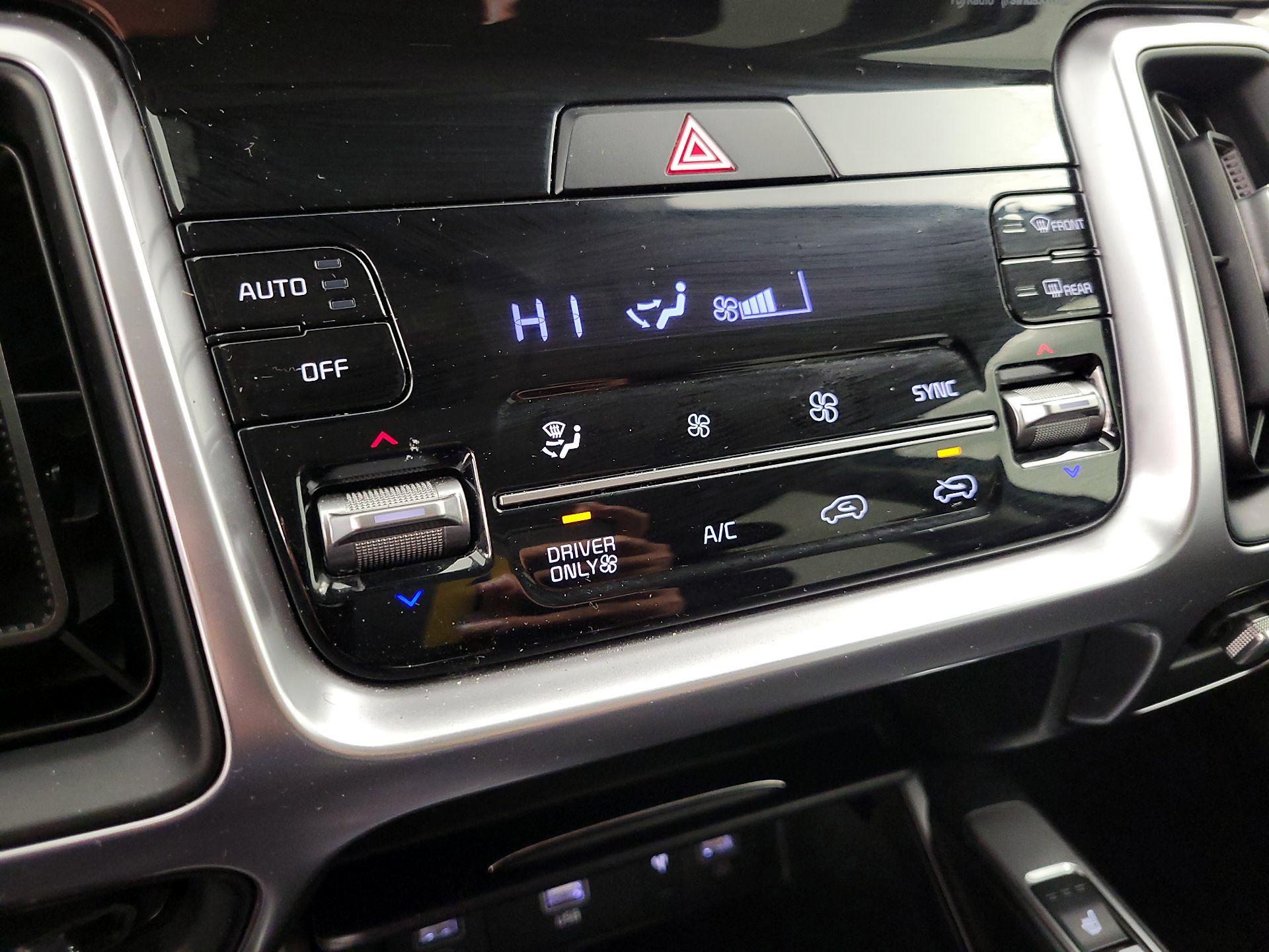 Thumbnail: 2023 Kia Sorento - 16