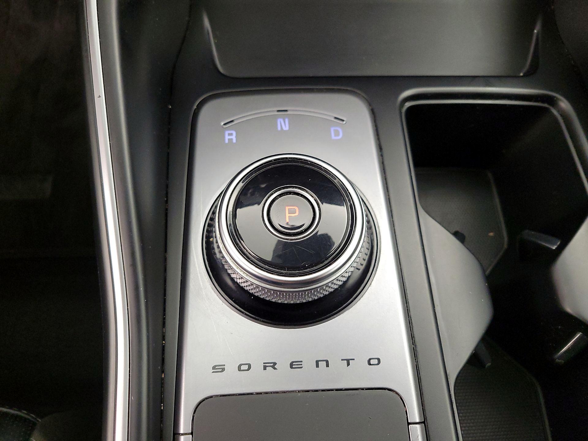 Thumbnail: 2023 Kia Sorento - 17