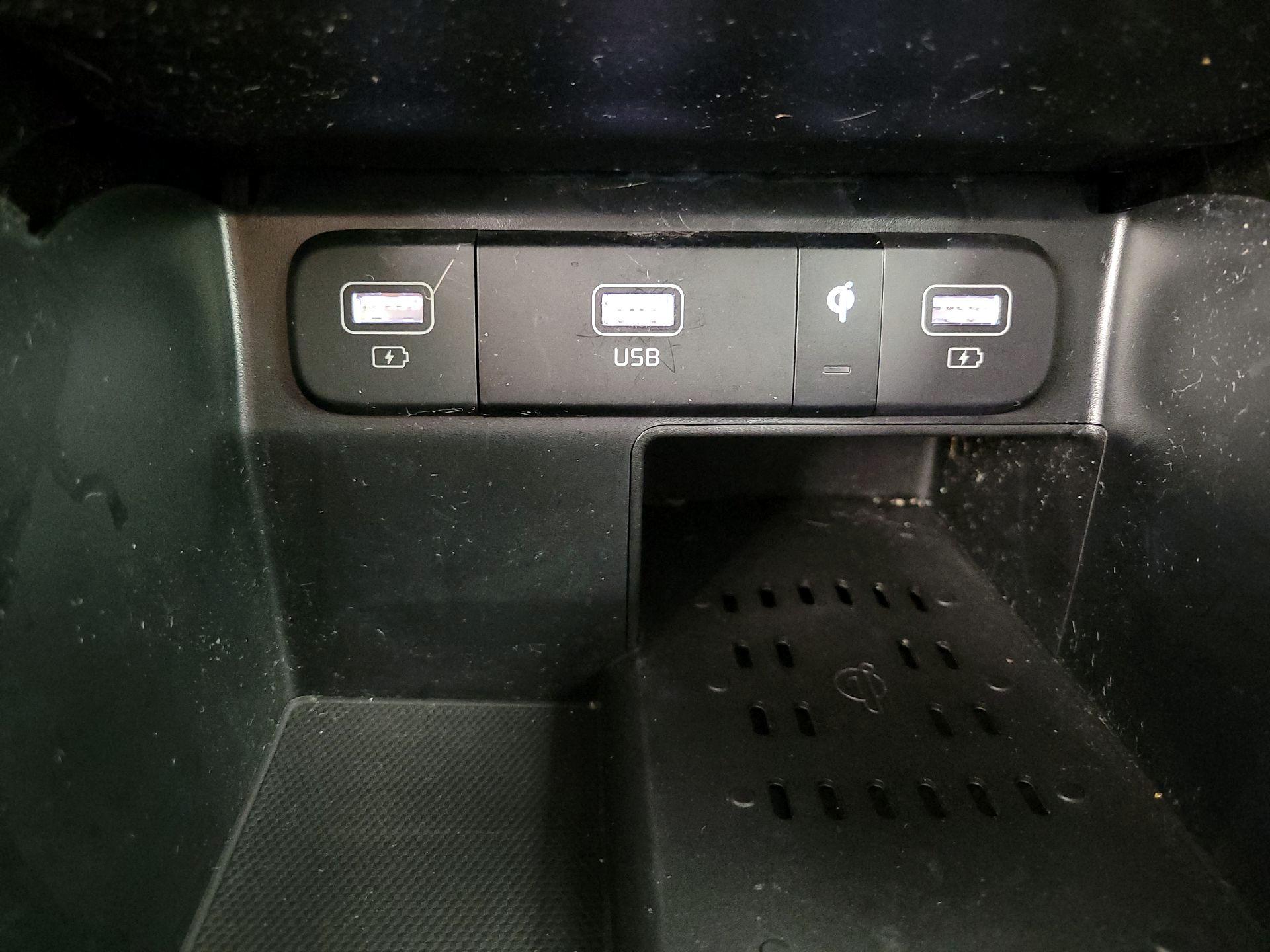 Thumbnail: 2023 Kia Sorento - 18