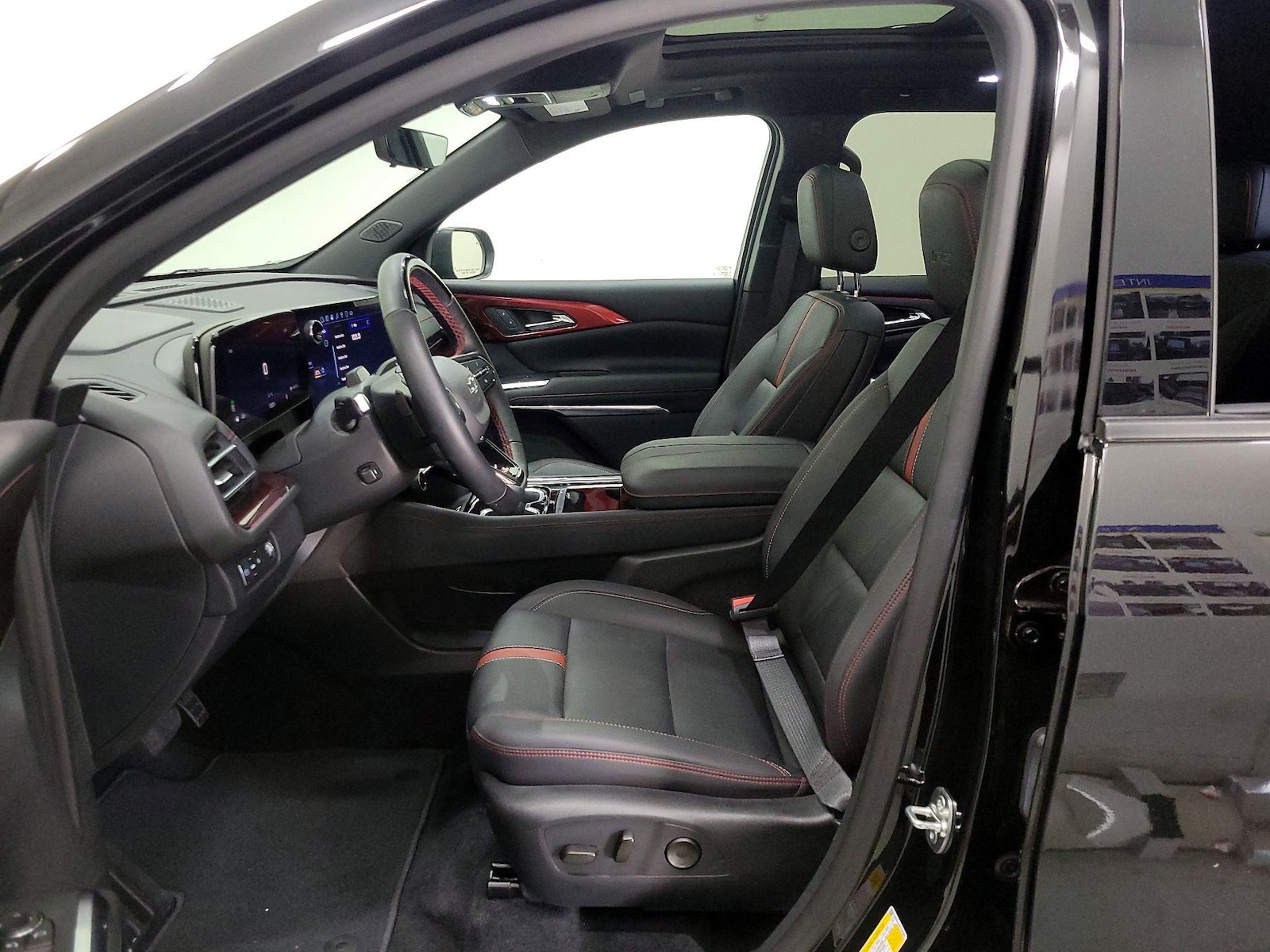 2024 Chevrolet Traverse RS - Photo 12
