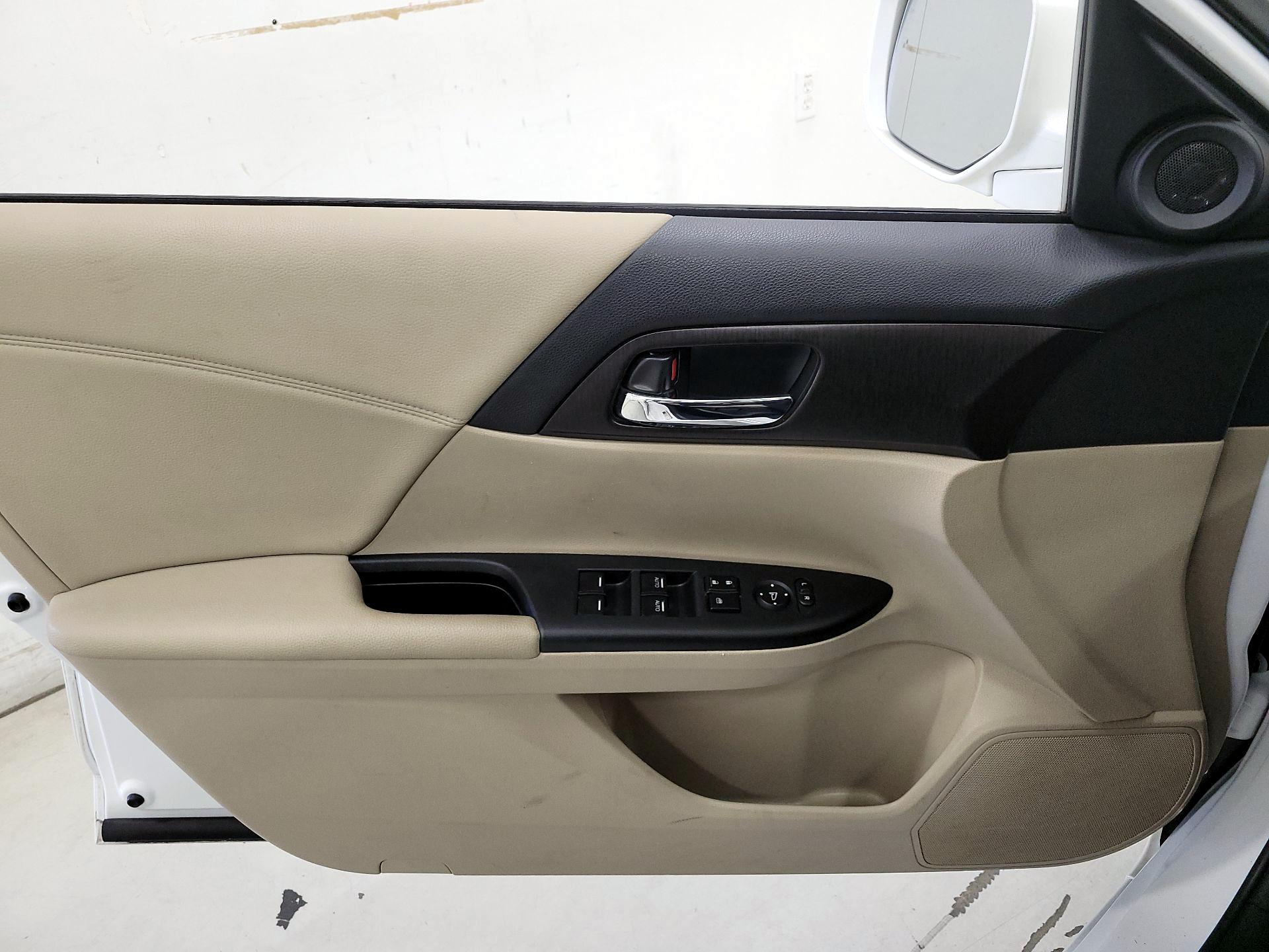 Thumbnail: 2015 Honda Accord - 12