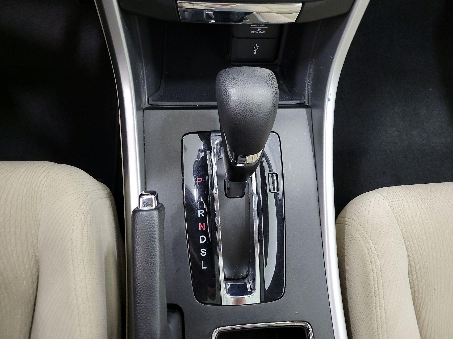 Thumbnail: 2015 Honda Accord - 17