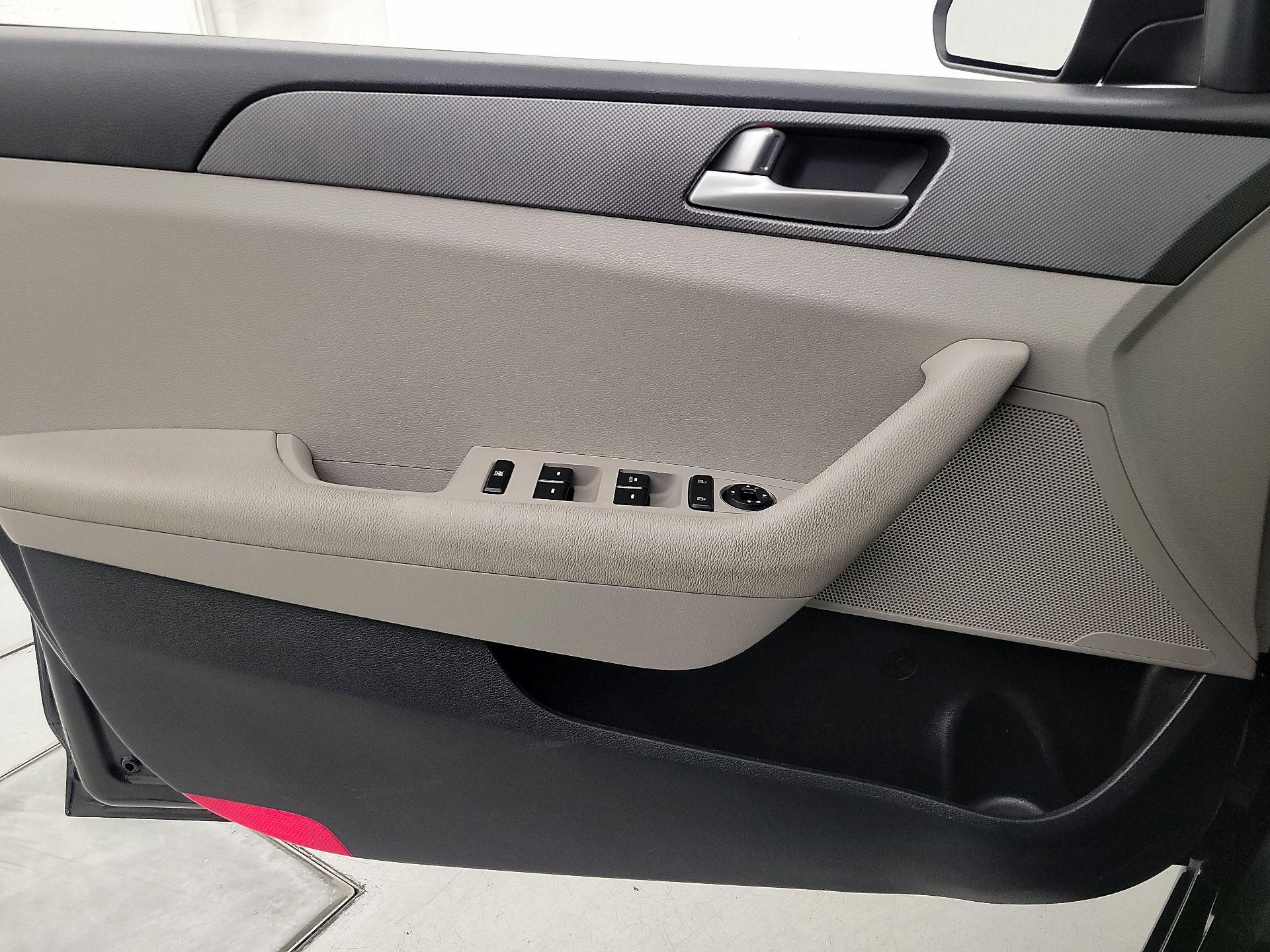 Thumbnail: 2016 Hyundai Sonata - 12