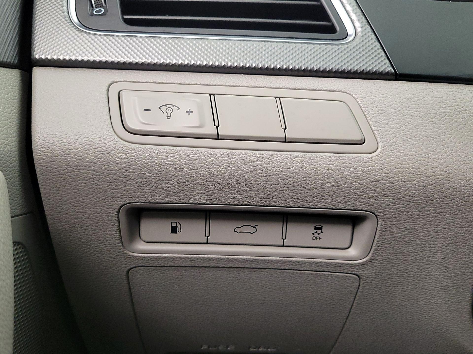 Thumbnail: 2016 Hyundai Sonata - 13