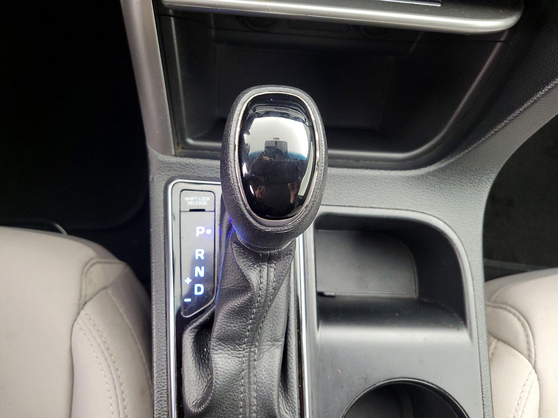 Thumbnail: 2016 Hyundai Sonata - 17