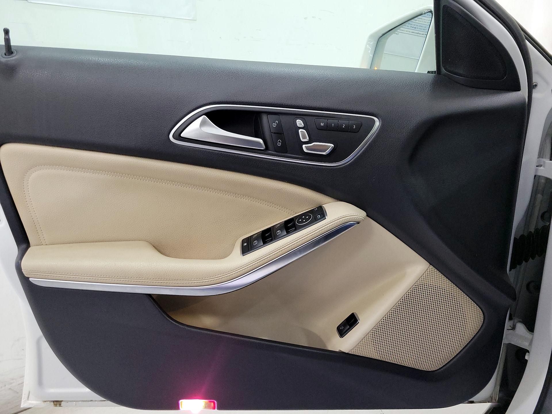 Thumbnail: 2020 Mercedes-Benz GLA - 12