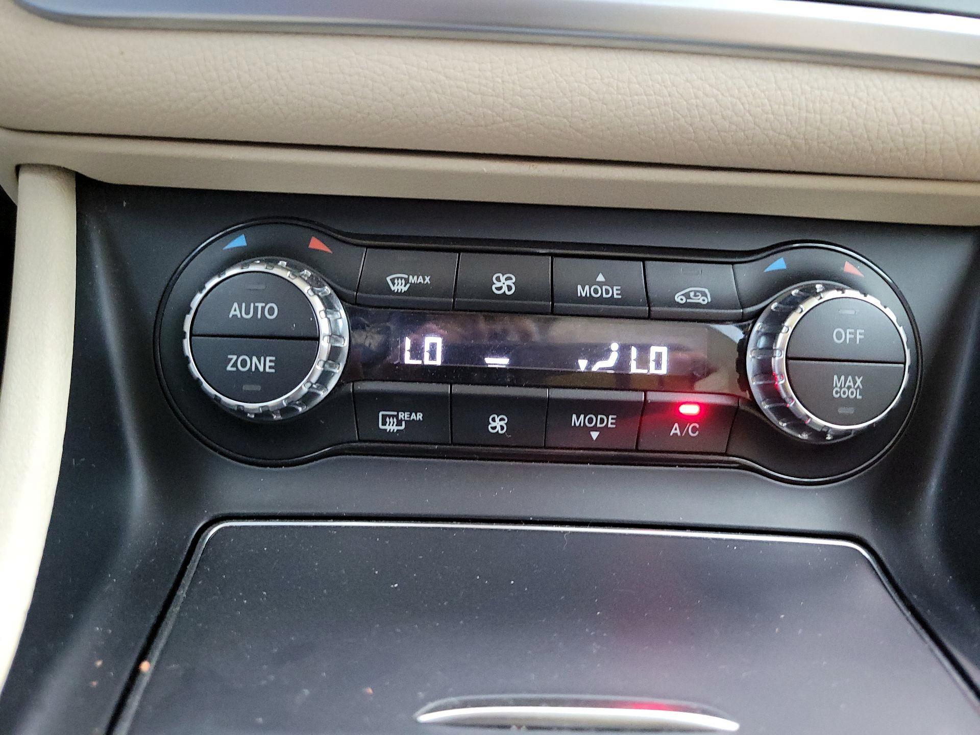 Thumbnail: 2020 Mercedes-Benz GLA - 16