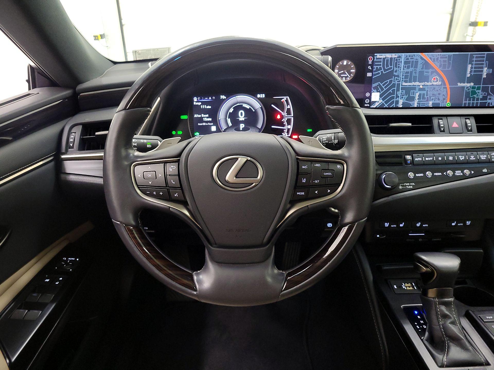 Thumbnail: 2020 Lexus ES - 10