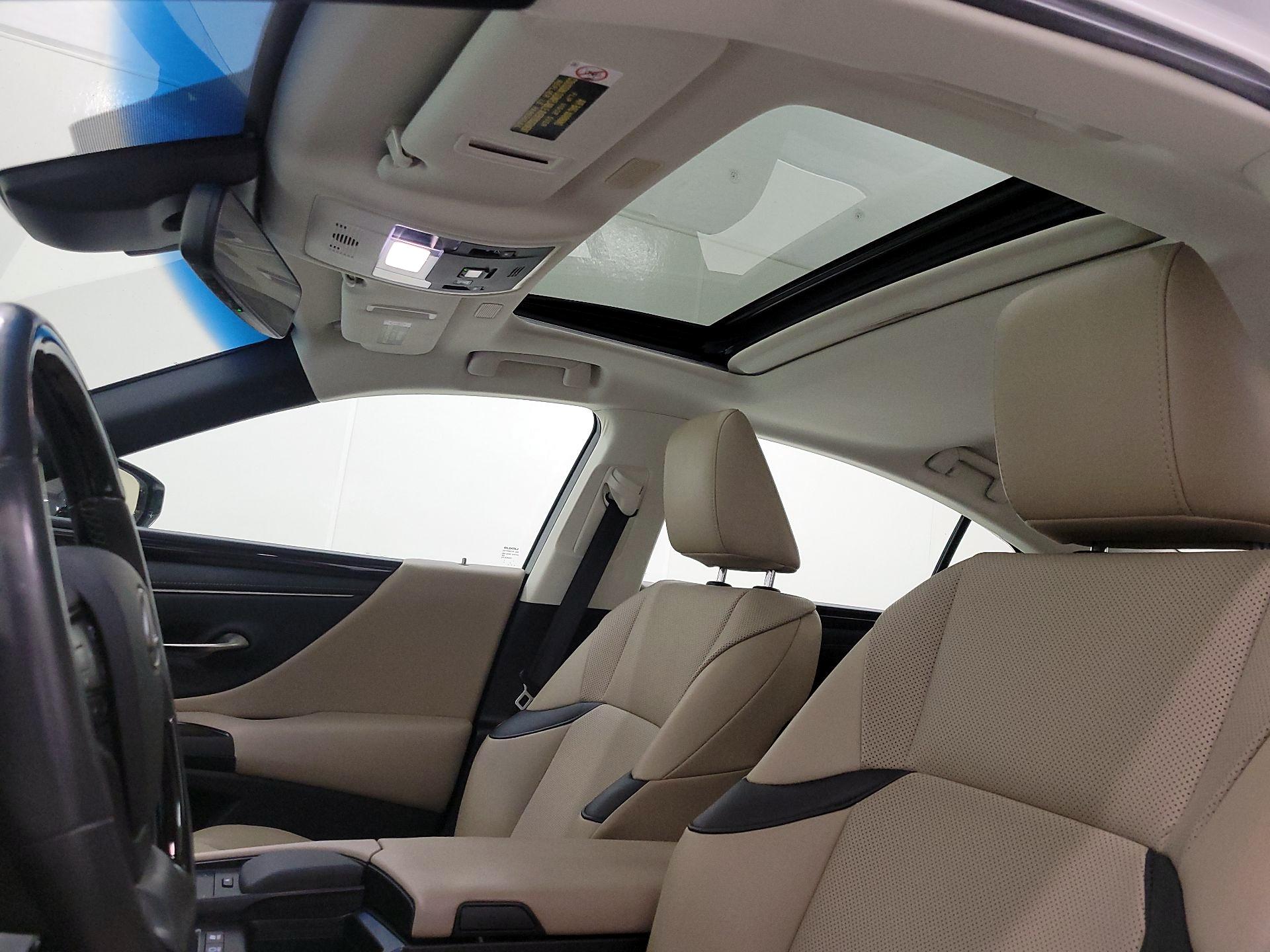Thumbnail: 2020 Lexus ES - 20