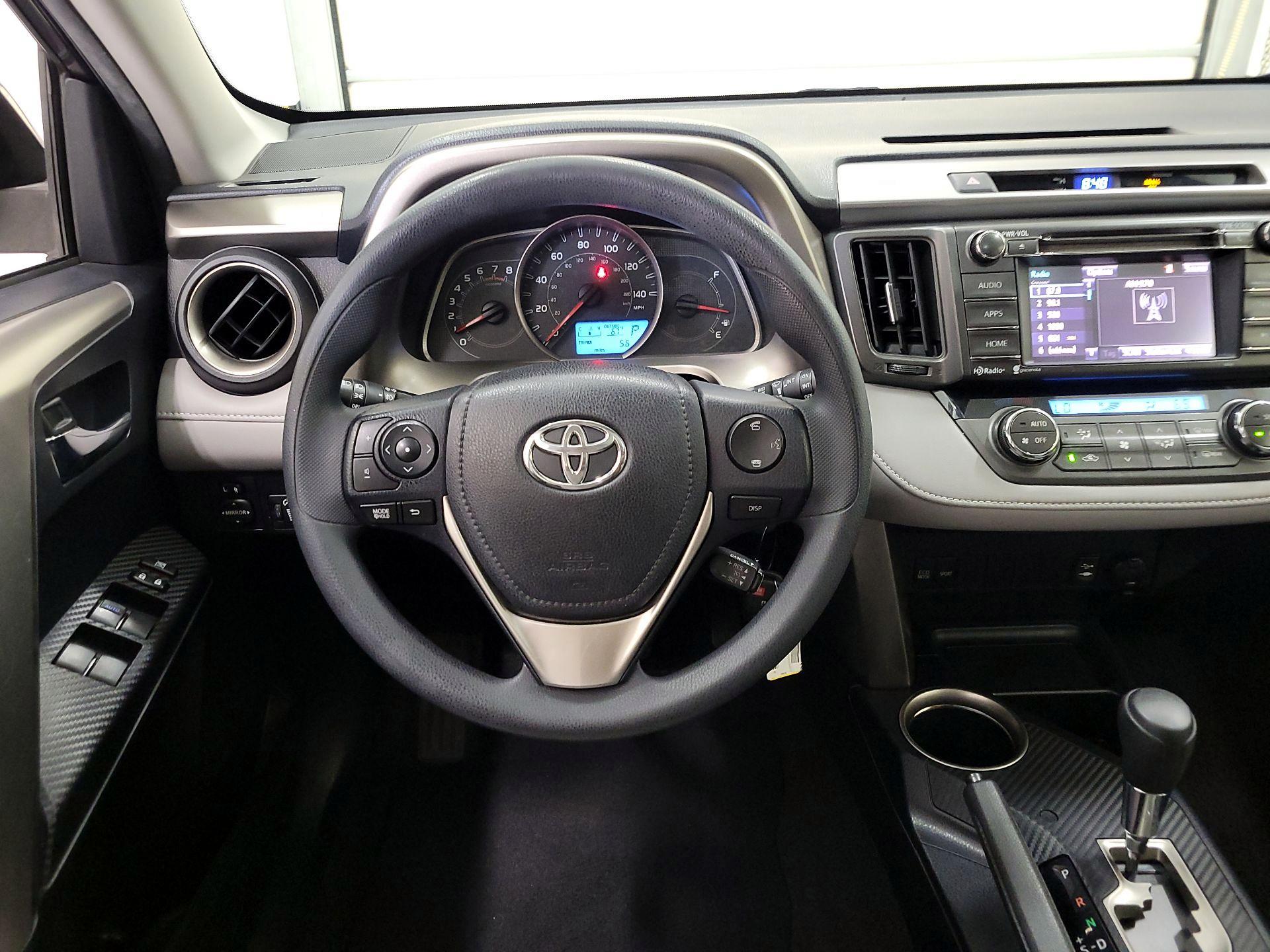 Thumbnail: 2015 Toyota RAV4 - 10