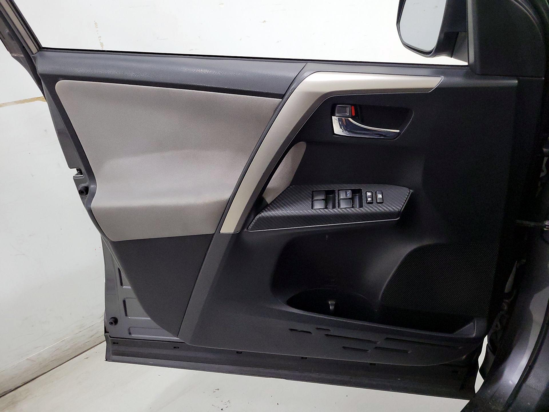 Thumbnail: 2015 Toyota RAV4 - 12
