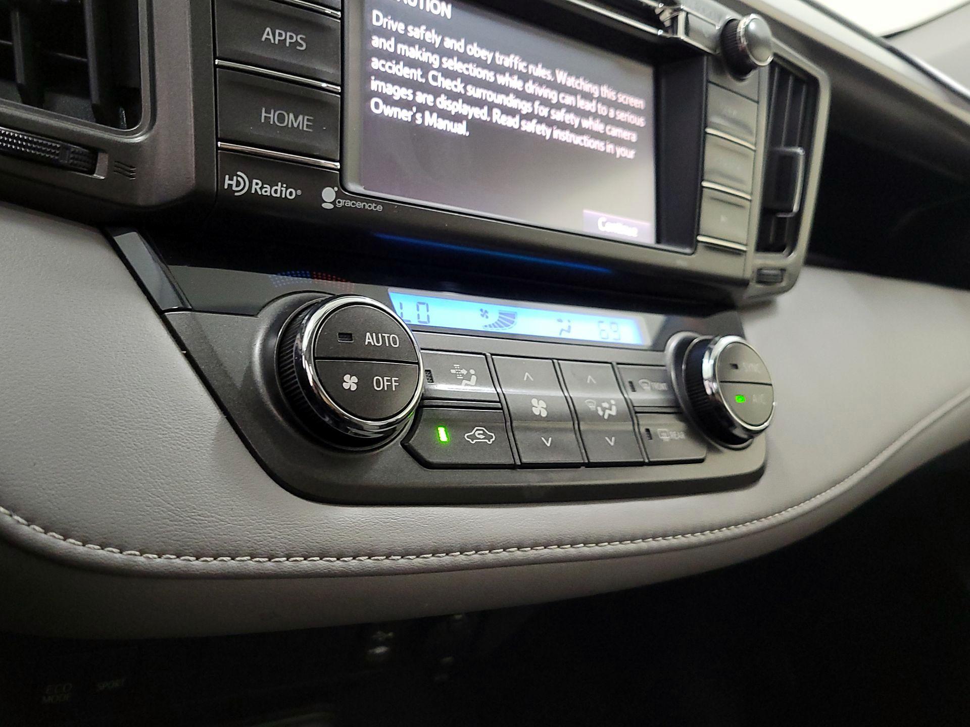 Thumbnail: 2015 Toyota RAV4 - 16