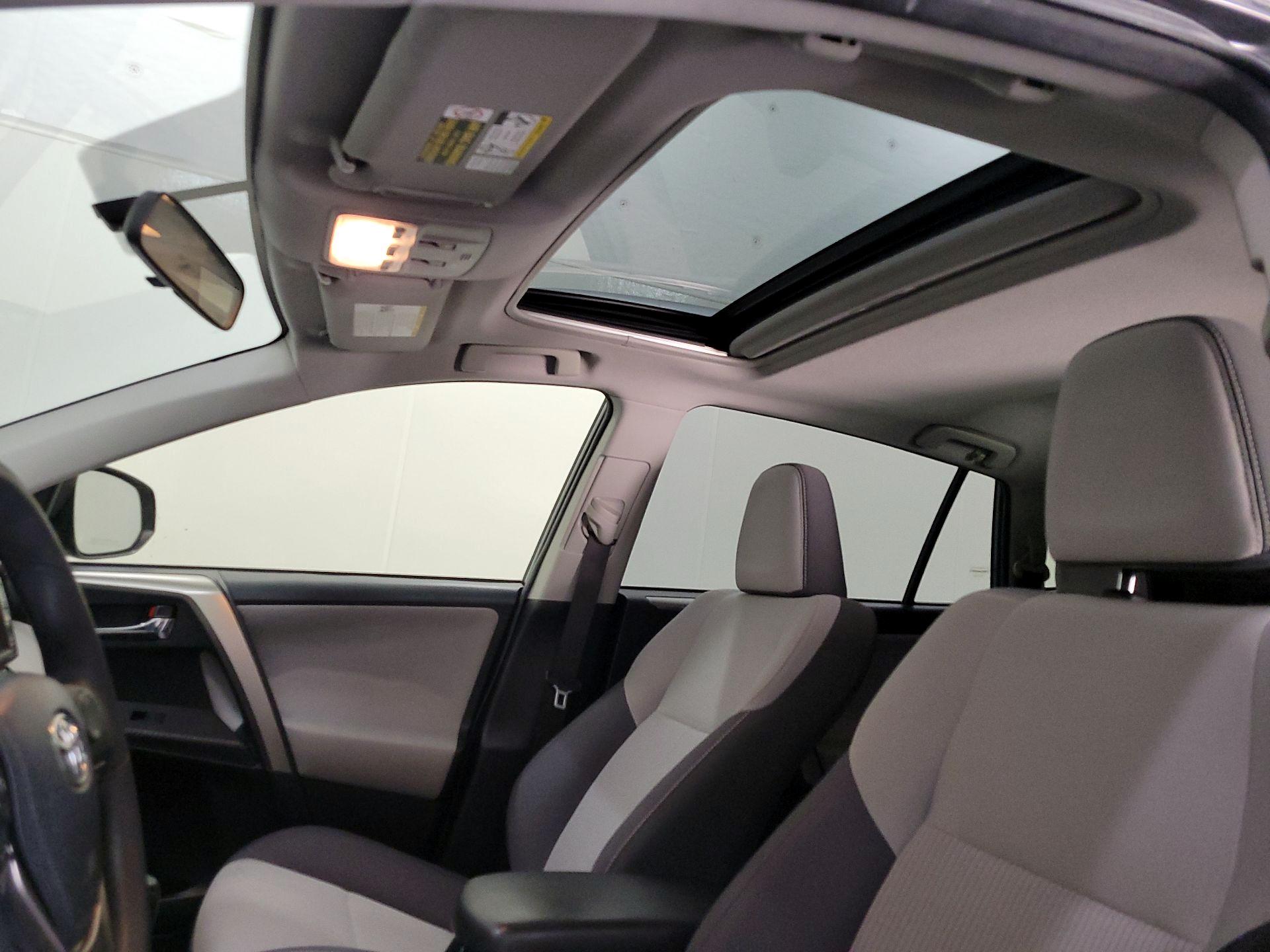 Thumbnail: 2015 Toyota RAV4 - 19