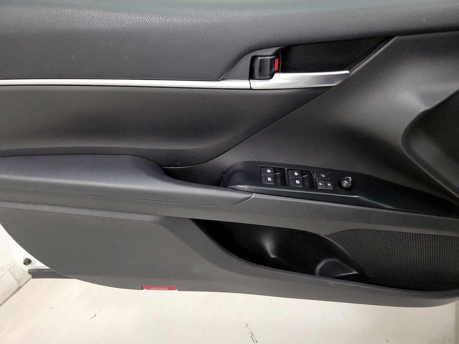 2020 Toyota Camry LE - Photo 13