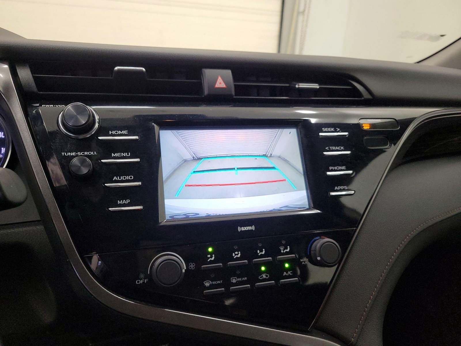2020 Toyota Camry LE - Photo 14