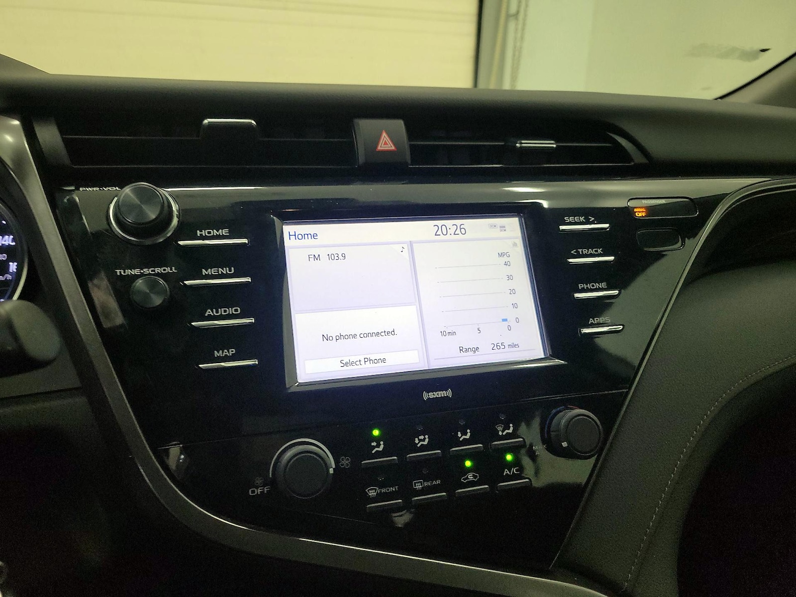 2020 Toyota Camry LE - Photo 15
