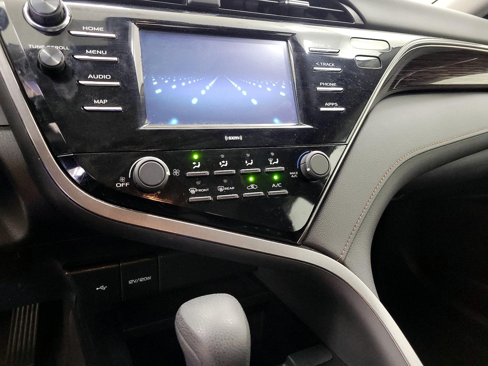 2020 Toyota Camry LE - Photo 16