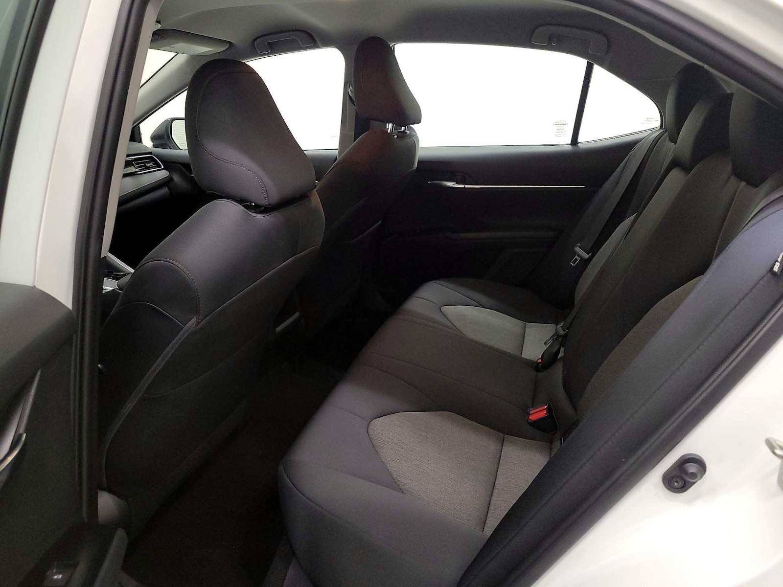 2020 Toyota Camry LE - Photo 19
