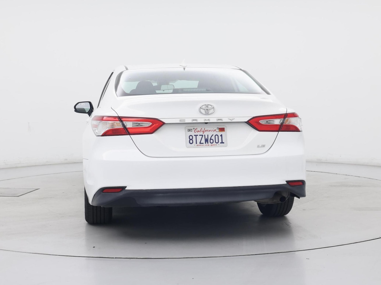2020 Toyota Camry LE - Photo 7