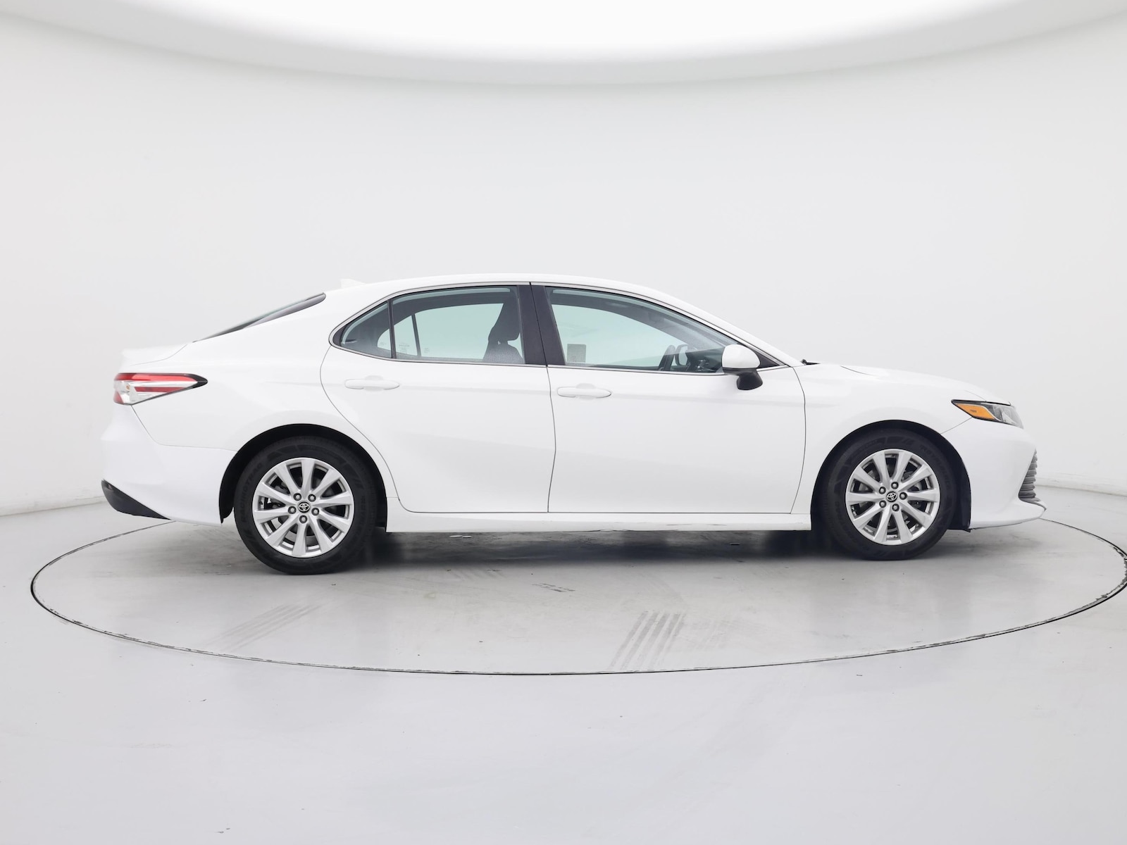 2020 Toyota Camry LE - Photo 8
