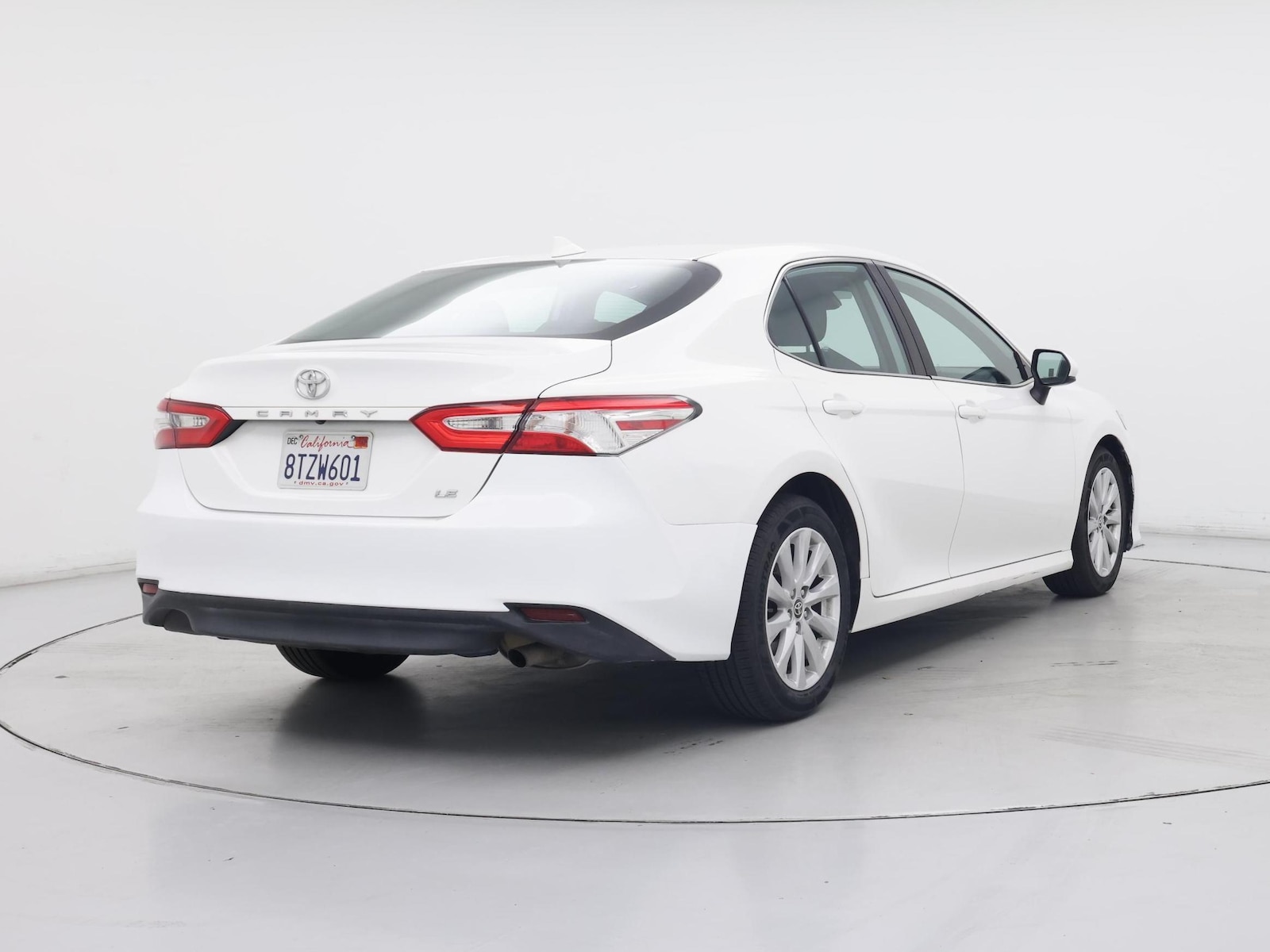 2020 Toyota Camry LE - Photo 9