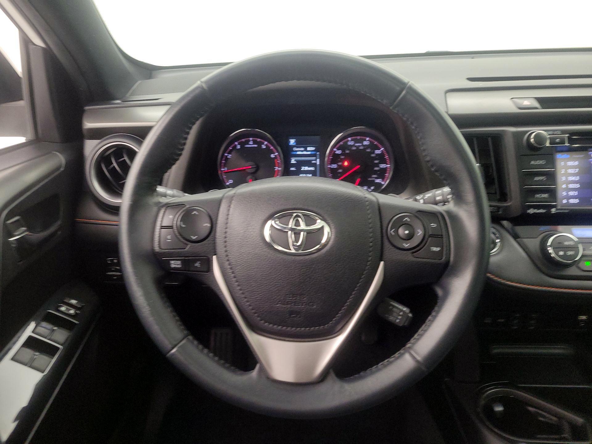 Thumbnail: 2016 Toyota RAV4 - 10