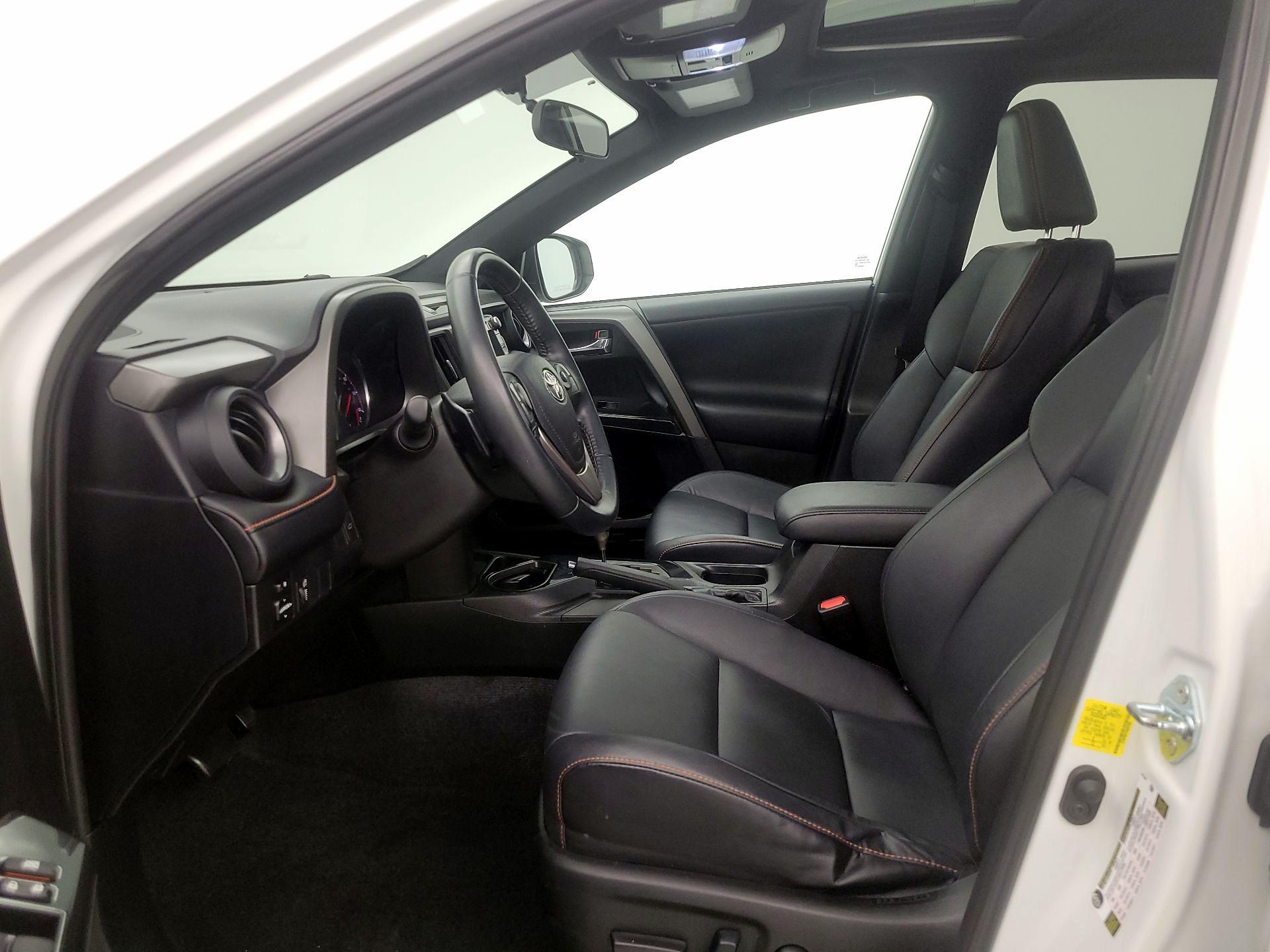 Thumbnail: 2016 Toyota RAV4 - 11