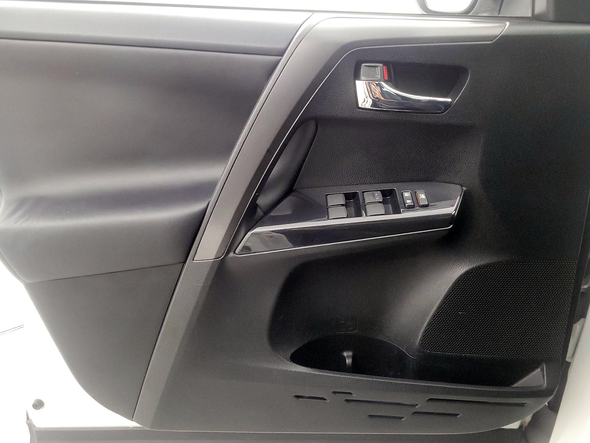 Thumbnail: 2016 Toyota RAV4 - 12