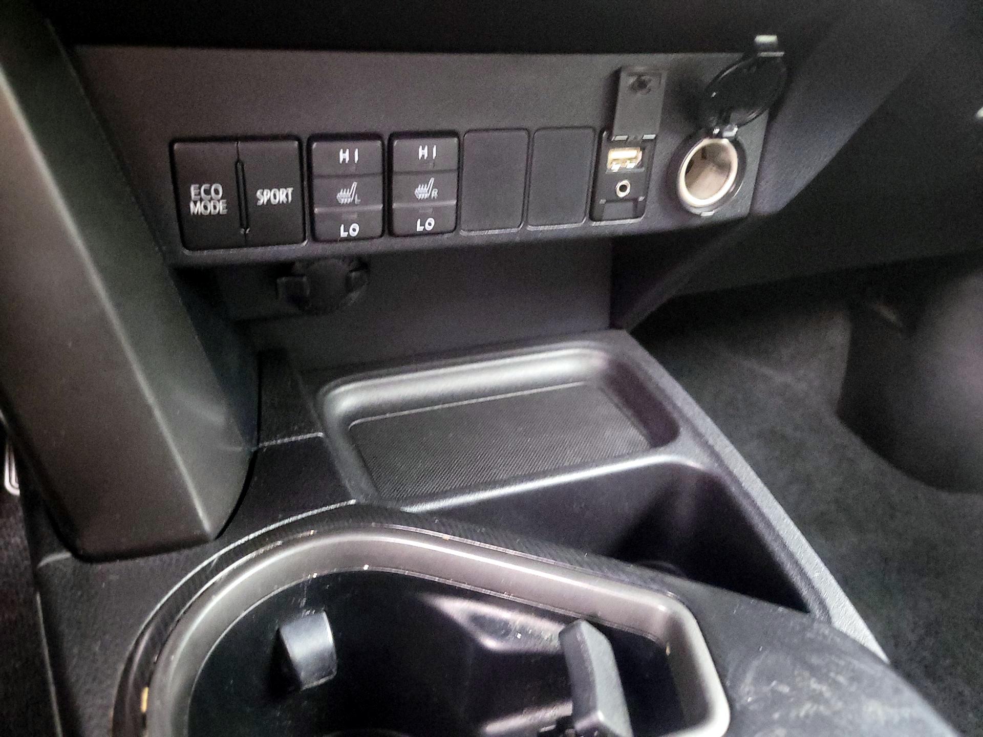 Thumbnail: 2016 Toyota RAV4 - 18