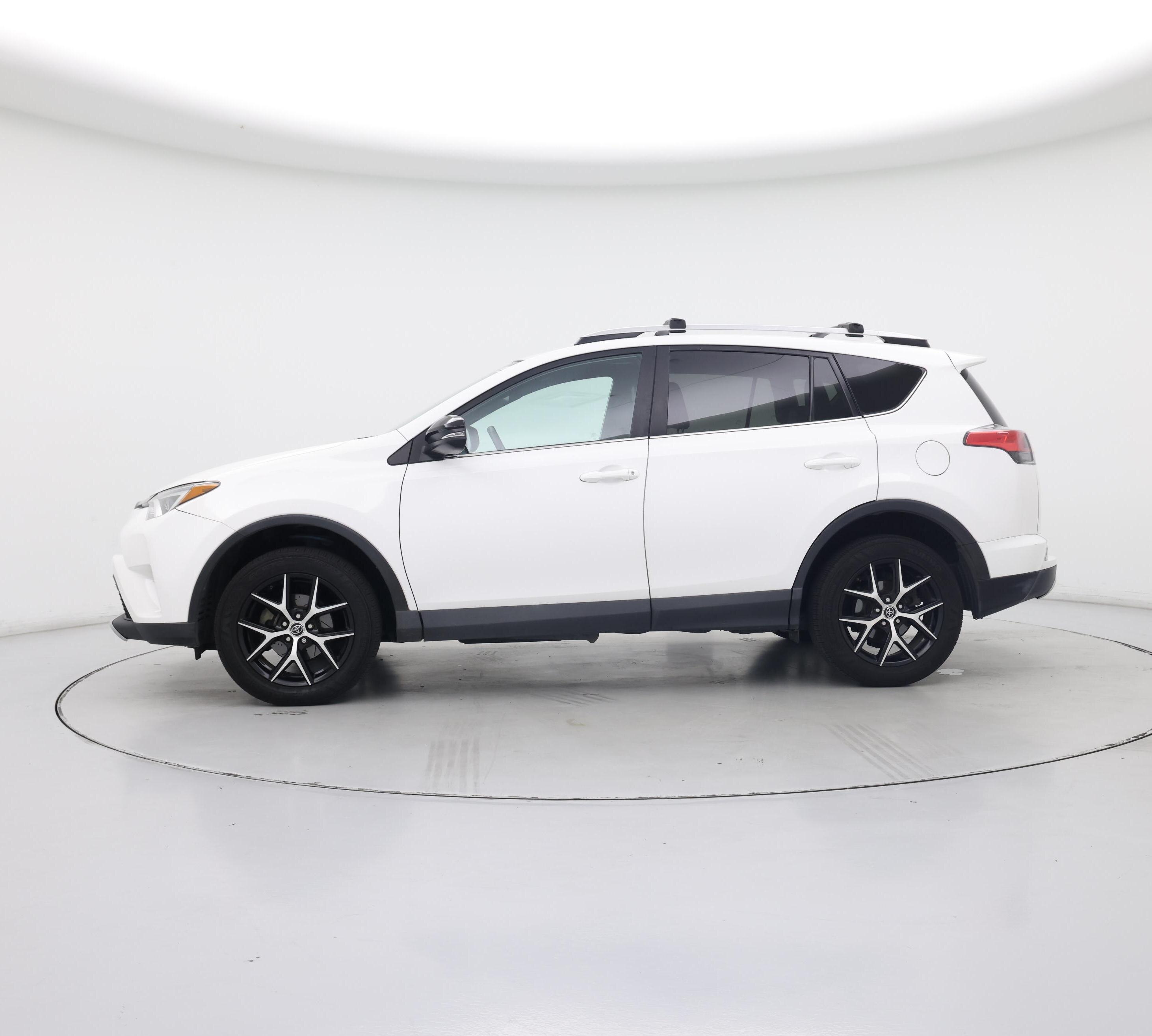 Thumbnail: 2016 Toyota RAV4 - 3
