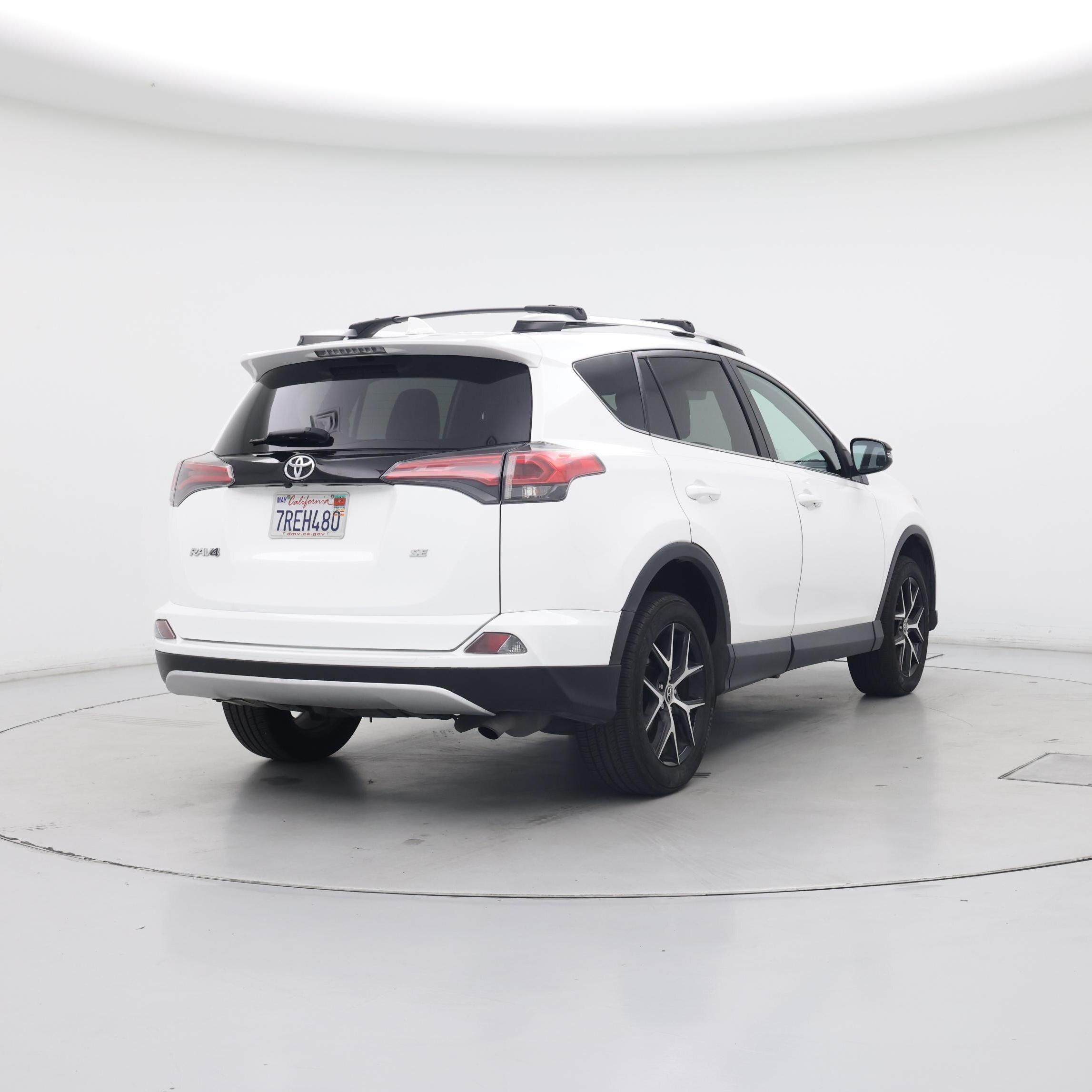 Thumbnail: 2016 Toyota RAV4 - 8