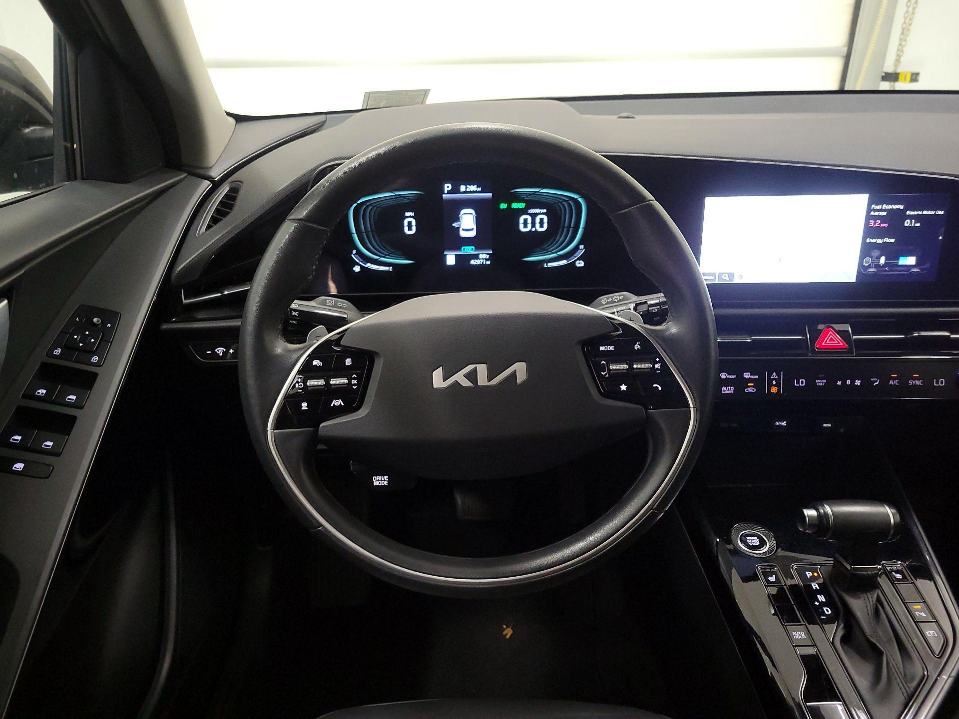 Thumbnail: 2023 Kia Niro - 10