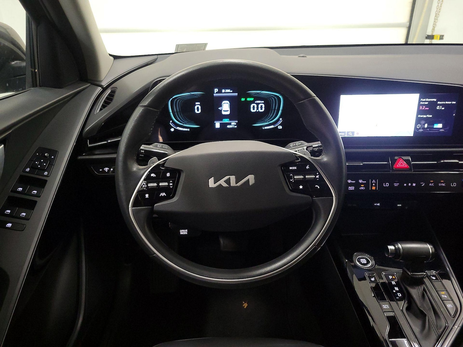 2023 Kia Niro EX - Photo 2
