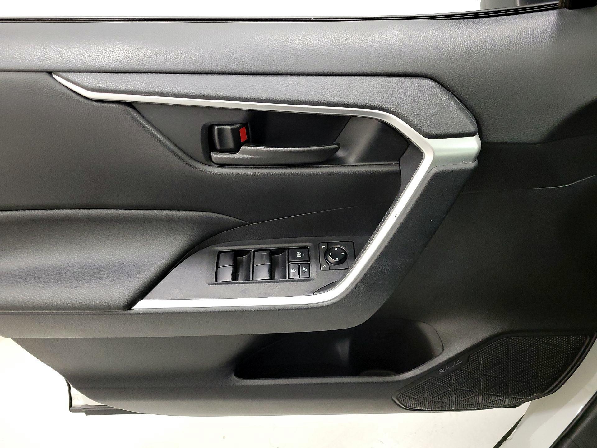 Thumbnail: 2021 Toyota RAV4 - 12