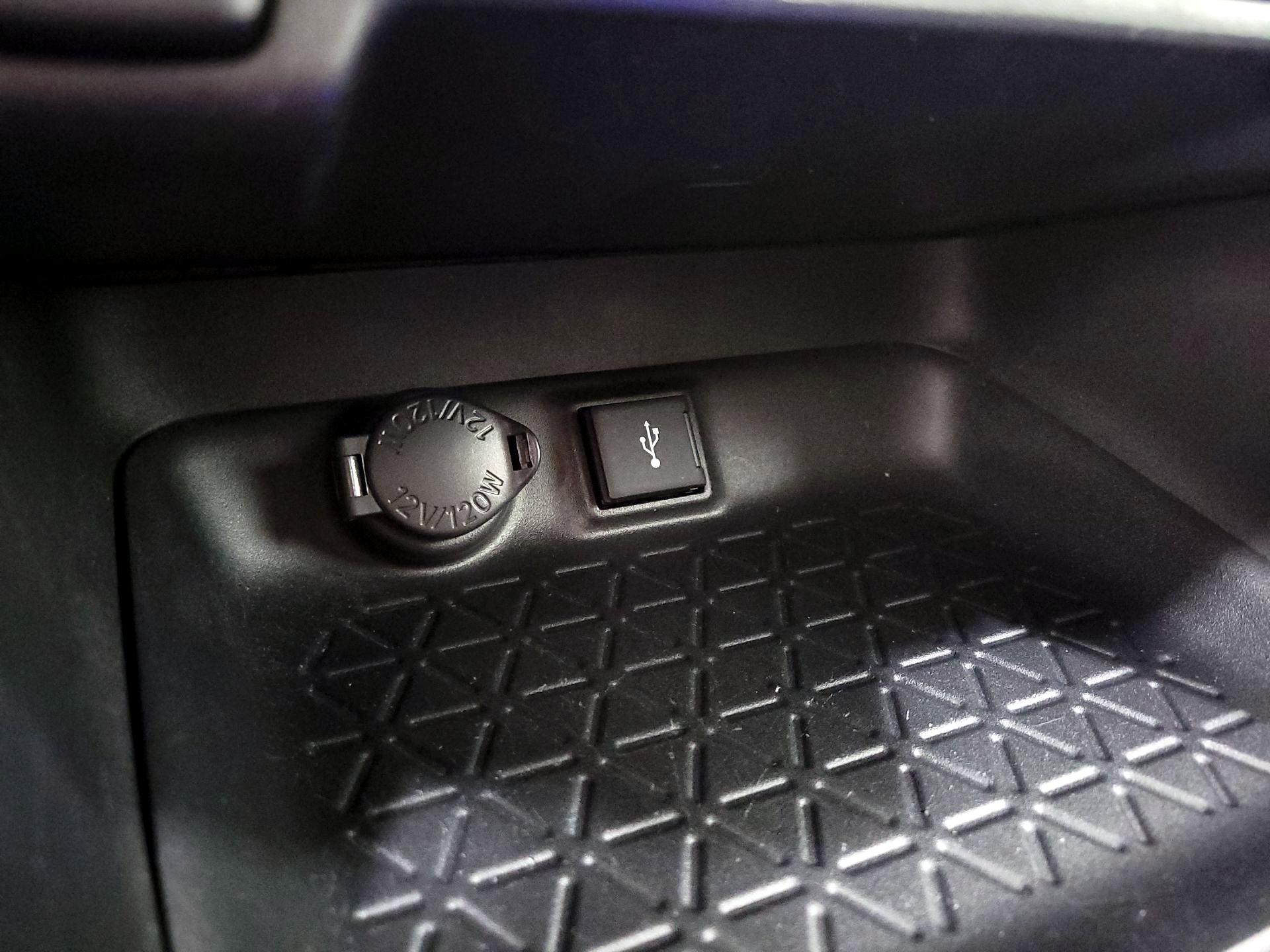 Thumbnail: 2021 Toyota RAV4 - 18