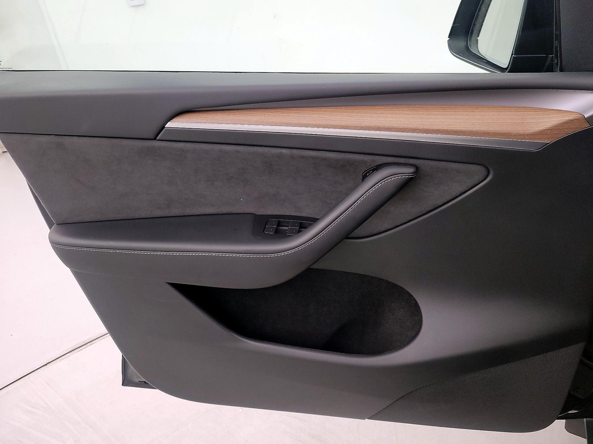 Thumbnail: 2023 Tesla Model Y - 12