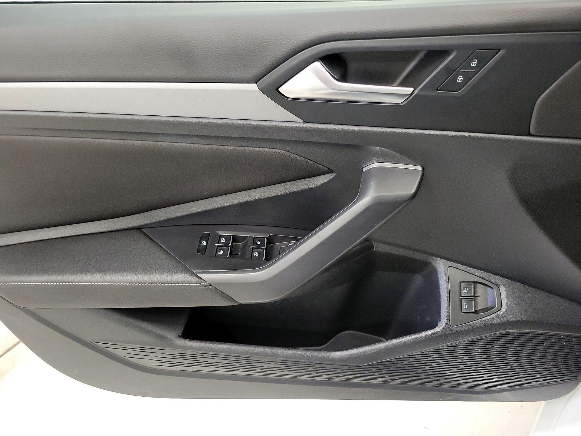 Thumbnail: 2023 Volkswagen Jetta - 12