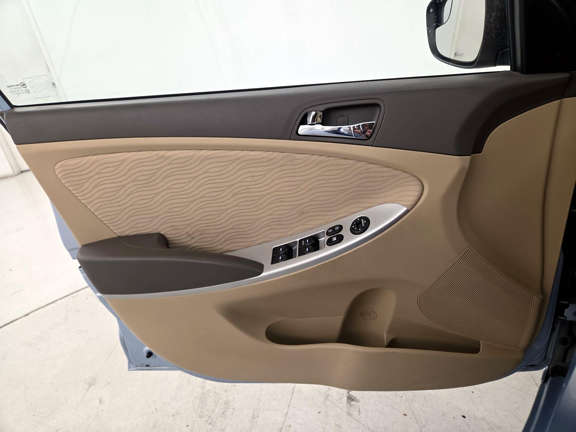 Thumbnail: 2014 Hyundai Accent - 12